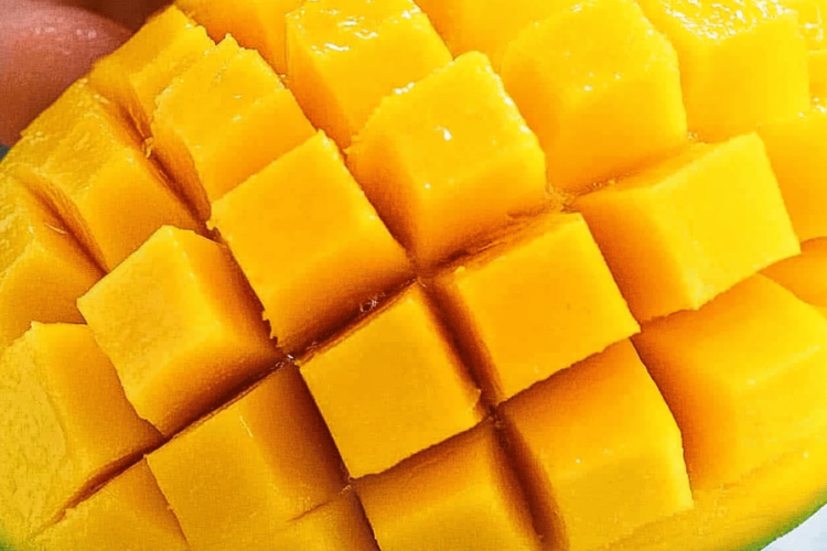 Cut a mango